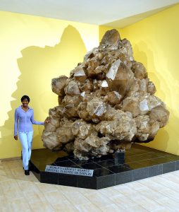 The Largest Known Crystal Cluster In The World-GeologyPage