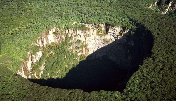 Deepest Sinkhole In The World 0425