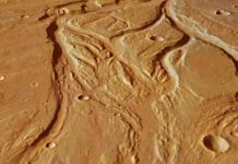 The central portion of Osuga Valles, which has a total length of 164 km.