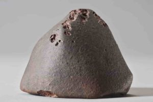 The L6 ordinary chondrite El Médano 128, a 556 g meteorite recovered in the Atacama Desert. Photo courtesy CCJ-CNRS, P. Groscaux. 