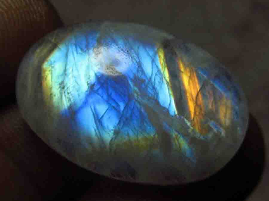 Moonstone Vs Opal What S The Difference Between Moonstone And