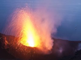 One of the strombolian explosions that have occurred at Stromboli about every 10 minutes for at least 2000 years. © UNIGE, Luca Caricchi
