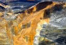 Mine landslide triggered quakes
