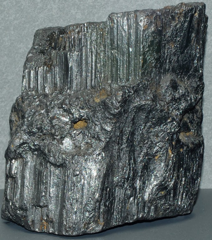 Graphite: Mineral information, data and localities.