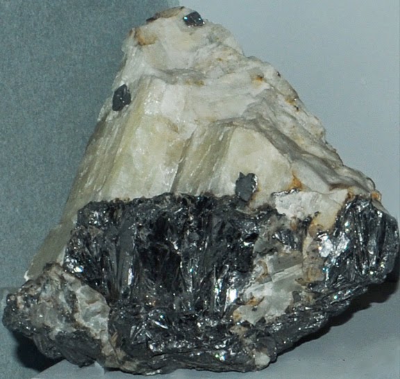 Graphite: Mineral information, data and localities.