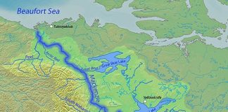 К бассейнам каких океанов относятся реки маккензи. Река Маккензи на карте. Бассейн реки Маккензи на карте. Река Маккензи на карте Северной Америки.