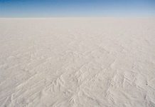 Study shows iron from melting ice sheets may help buffer global warming