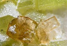 Melanophlogite
