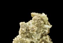 Paravauxite
