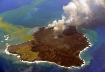 Japan volcanic isle may collapse, create tsunami, study says