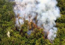 Lava flowing toward homes on Hawaii’s Big Island