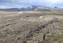 Geochemical signals foretell Icelandic earthquakes