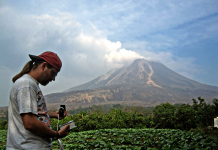 Volcano expert comments on Japan eruption
