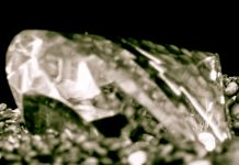 Carbonates make diamonds grow in the Earth’s mantle