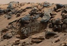 Dust-covered ice glaciers found on Mars