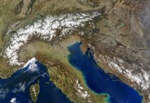Geological foundations for smart cities: Comparing early Rome and Naples