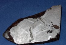 Geologists focus on mineral for clues to beginning of biological life on earth