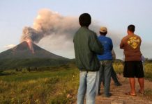 Volcano in Nicaragua spews gas and lava