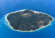 Japanese scientists land on newly formed volcanic island