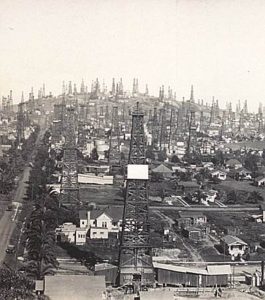 Oil field at Signal Hill in the Los Angeles Basin in 1923. Credit: The Aerograph Co./ US Library of Congress 