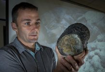 Study opens new questions on how the atmosphere and oceans formed