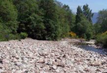 How Rivers Resist Erosion Riverbed armor