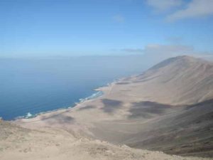 The seismological station Patache is located at an altitude of 830 meters less then two kilometers away from the coast. Credit: C. Sens-Schönfelder, GFZ