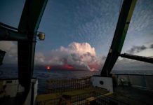 Kīlauea lava fuels phytoplankton bloom off Hawai’i Island Kīlauea lava entry on the southeast coastline of Hawai'i Island as seen from UH research vessel Kaimikai o Kanaloa. Credit: Ryan Tabata, UH.