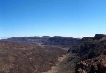 Study provides new insight into the origin of Las Cañadas caldera (Tenerife, Canary Islands) A detail of the southern wall of the Las Cañadas caldera de . It is the best exposed sector of this volcanic structure. (Imagen: Joan Martí)