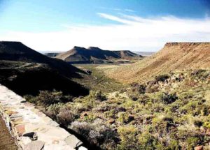 The Great Escarpment in Karoo National Park, South Africa, looking across the Lower Karoo. Credit: Wikimedia Commons