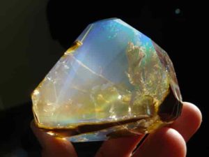 Exceptional and very rare Oregon opals with precious color play. 