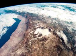The Andes seen from space. The height of the Andes, like the height of other mountain ranges on Earth, is determined by tectonic forces (Credit: NASA; Astronaut photograph ISS059-E-517).