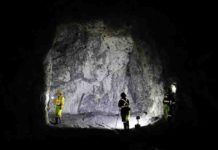 Clues from soured milk reveal how gold veins form McGill Colloidal Au research team study a mineralized (gold-bearing) vein underground at the Brucejack mine. Credit: Duncan McLeish