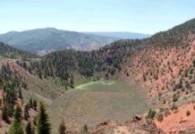 Let’s talk about the 1,800-plus ‘young’ volcanoes in the US Southwest A view of the crater of Dotsero volcano, a monogenetic volcano that erupted in Colorado about 4,000 years ago. Credit: Greg Valentine