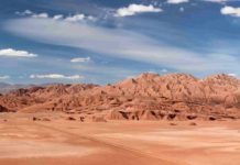 Which forces control the elevation of mountains? Puna Plateau (© Mitchall d'Arcy)