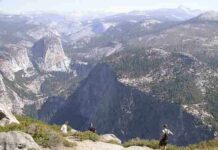 How old is California’s Yosemite Valley? In 2010, two of the study's authors—David Shuster of UC Berkeley (left) and Yosemite Park geologist Greg Stock (right)—collected rock samples from the rim of Yosemite Valley, where the granite has eroded only slowly over the last 50 million years. In the distance is the upper Merced River valley. Former UC Berkeley graduate student Johnny Webb is at center. Credit: Kurt Cuffey, UC Berkeley