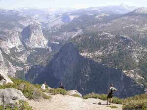 In 2010, two of the study's authors—David Shuster of UC Berkeley (left) and Yosemite Park geologist Greg Stock (right)—collected rock samples from the rim of Yosemite Valley, where the granite has eroded only slowly over the last 50 million years. In the distance is the upper Merced River valley. Former UC Berkeley graduate student Johnny Webb is at center. Credit: Kurt Cuffey, UC Berkeley