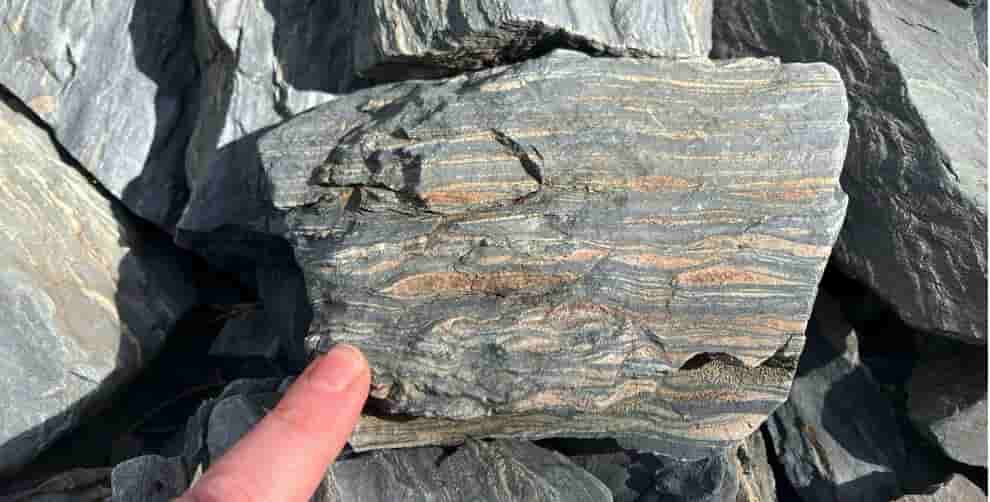 New results reveal surprising behavior of minerals deep in the Earth ...