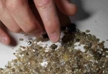 ‘Superdeep’ diamond deepens our understanding of plate tectonics Superdeep diamonds that originate hundreds of kilometers beneath Earth’s surface are like time capsules revealing how they were formed, thanks to unique combinations of minerals trapped inside the diamonds. Credit: University of Alberta