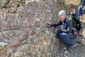 Aaron Bufe investigates the weathering of rocks. | © C. Trepmann