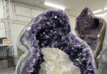 Mystery of Uruguay’s amethyst geodes Amethyst-calcite geode from Los Catalanes already processed in the workshop and ready to sell. Photo: Fiorella Arduin Rode