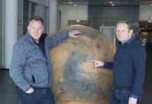 Preparing for Mars Samples on Earth Professor Andreas Pack (left) and Dr Christian Schröder (right) are part of the 21-member team of authors who wrote the current study. Photo: MPS