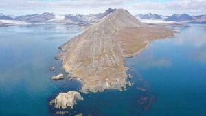 New research suggests that higher-latitude marine environments, such as those around the Selmaneset section in western Svalbard, seen here, may have provided a refuge for sea life during the Great Dying. Credit: Tereza Mosociova
